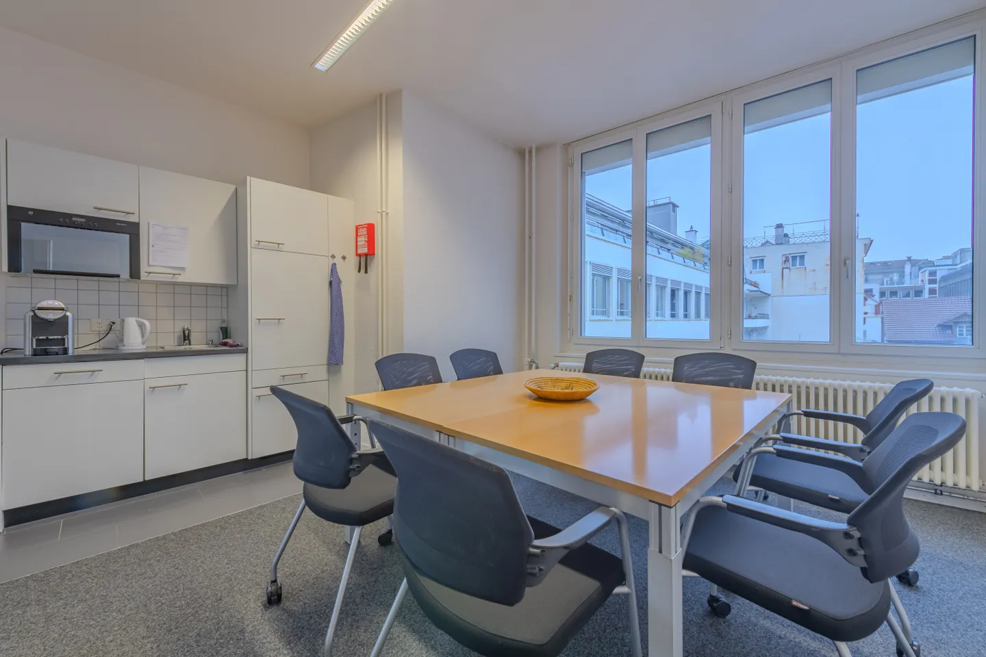 Moderne Büroräumlichkeiten im Herzen von Biel! - Photo 4 sur 9