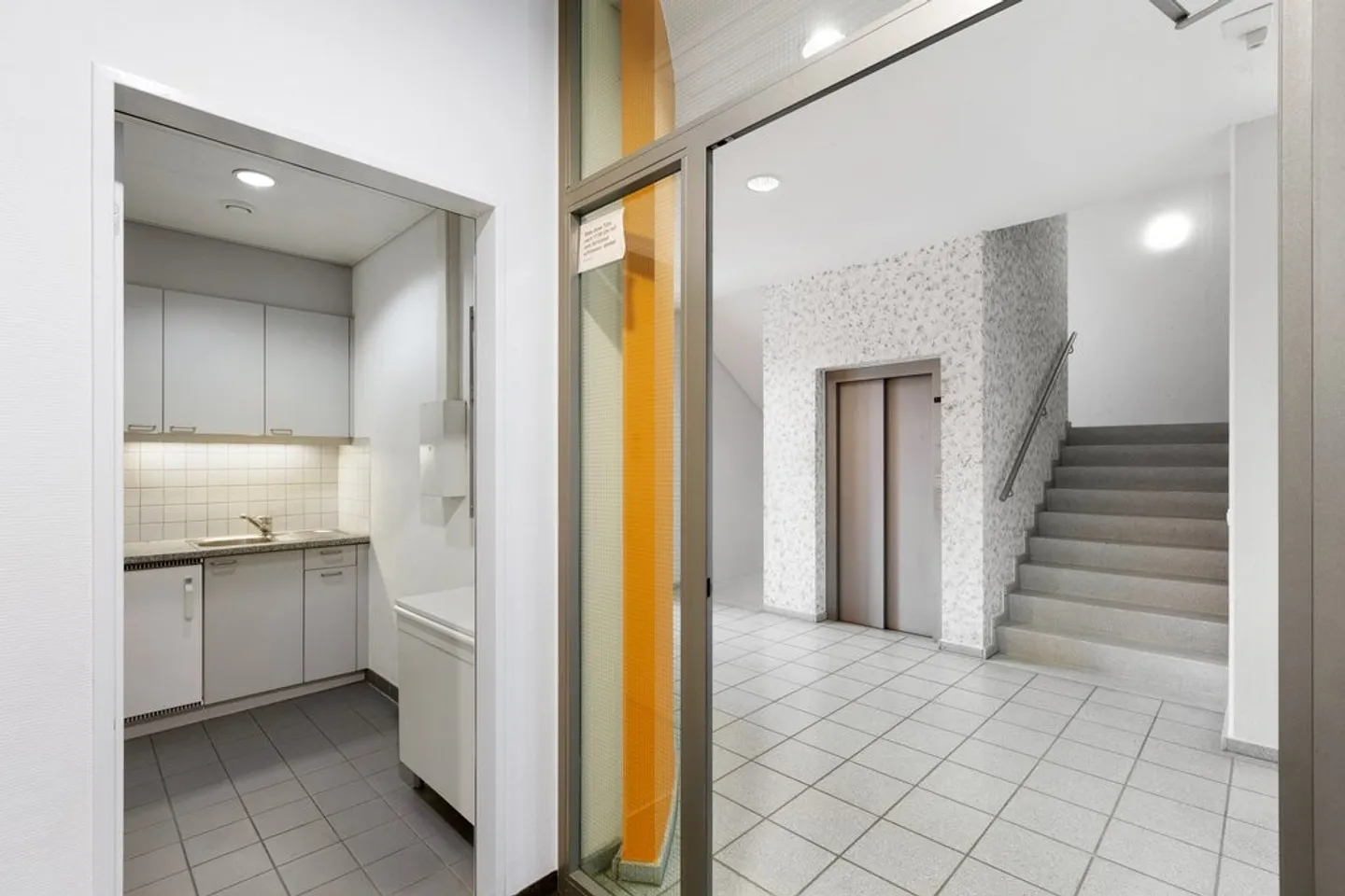 Available immediately - Office space in a central location! - Photo 6 of 6