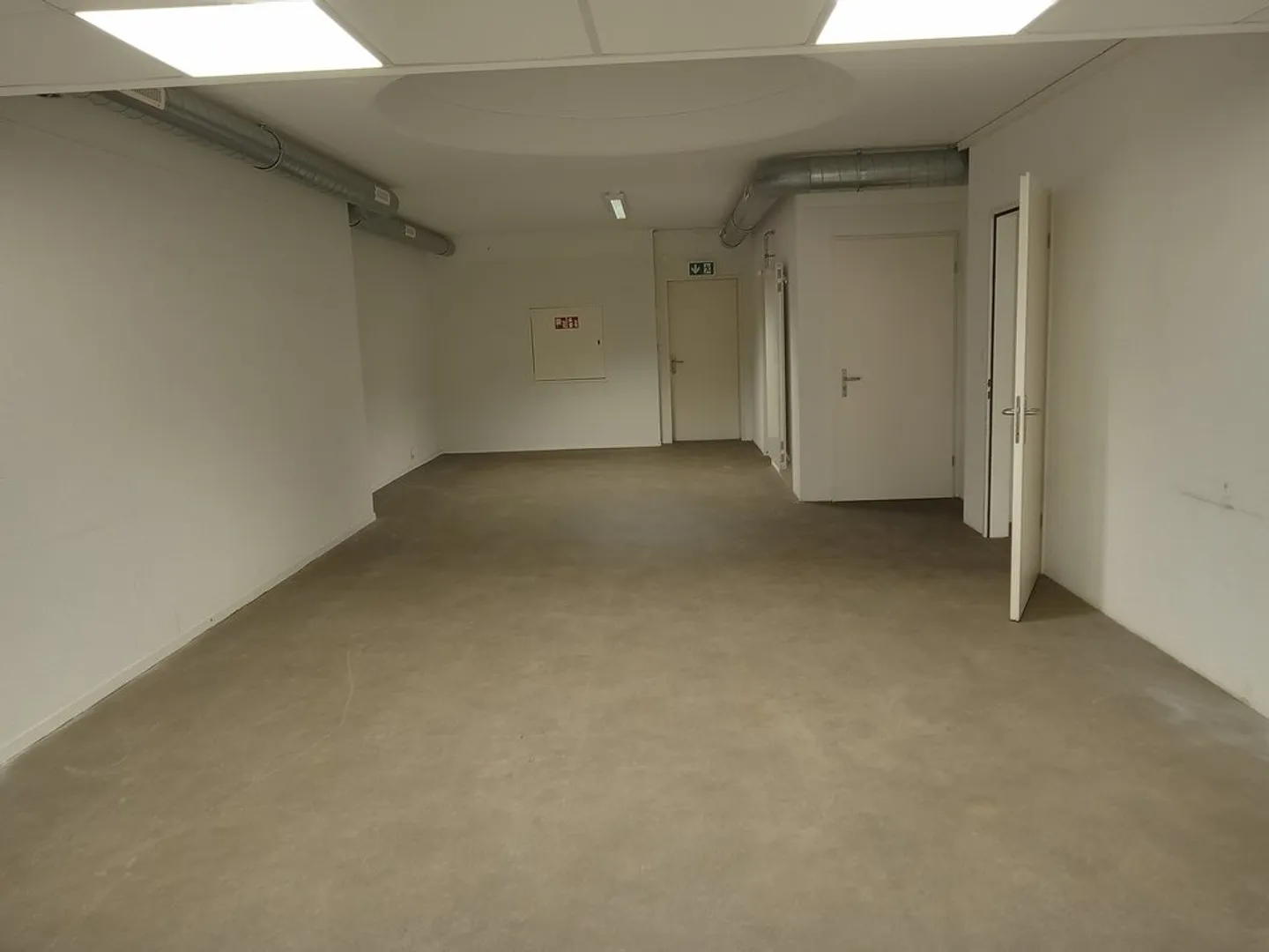 Commercial space of approximately 245 m2 for immediate rent - Photo 3 of 12