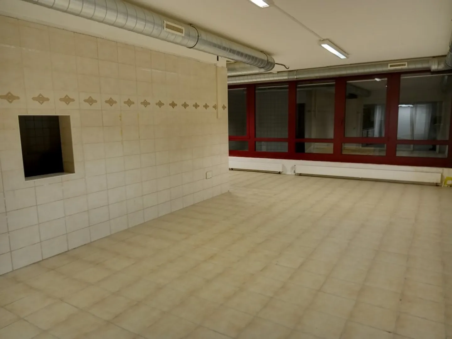 Commercial space of approximately 245 m2 for immediate rent - Photo 7 of 12