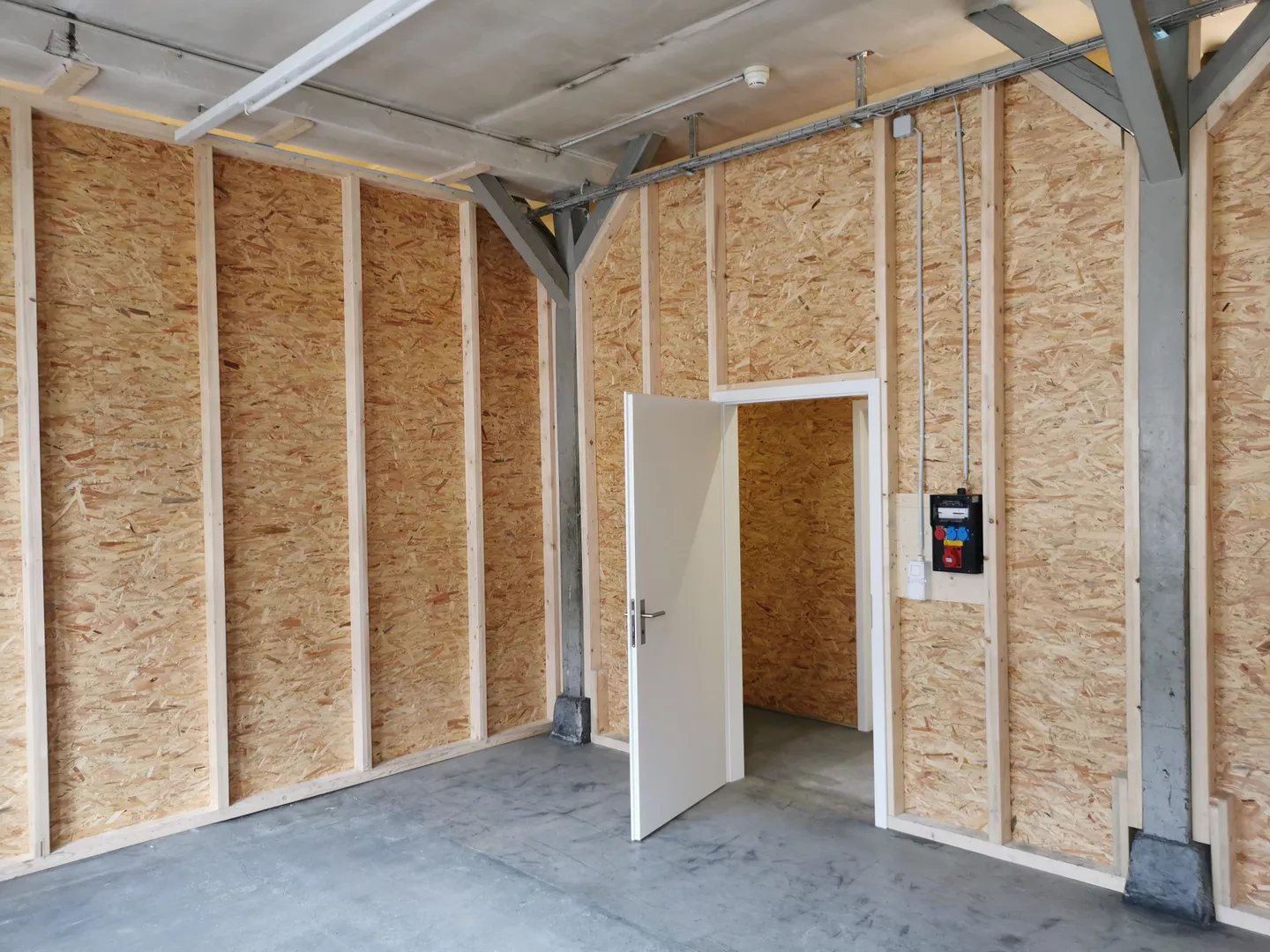 Hobby room / workshop for rent - Photo 2 of 4