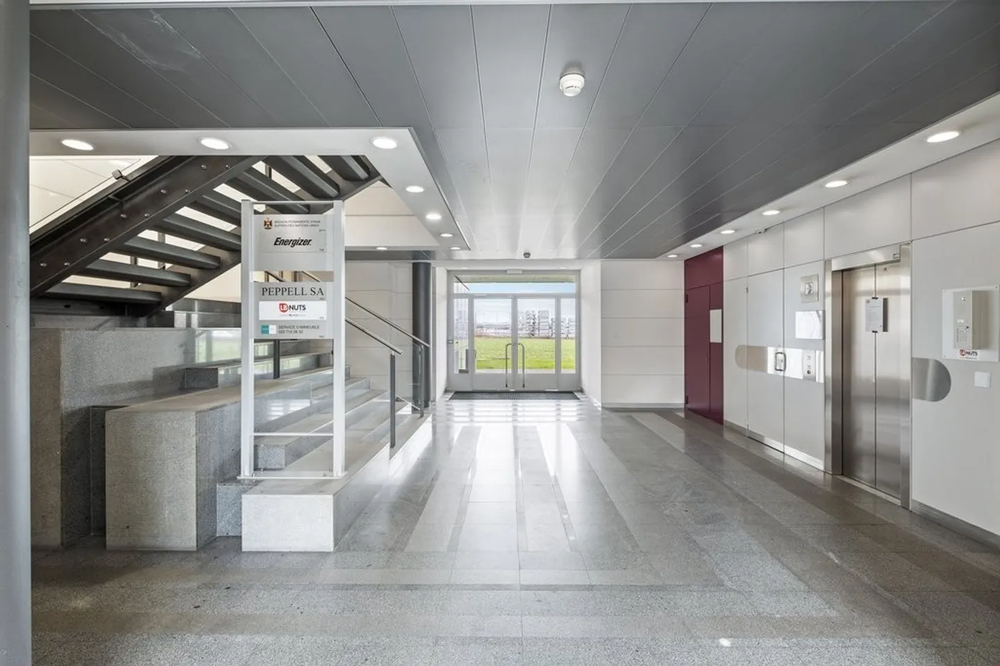 Offices for rent - approx. 164 m2 near the airport - Photo 2 of 8