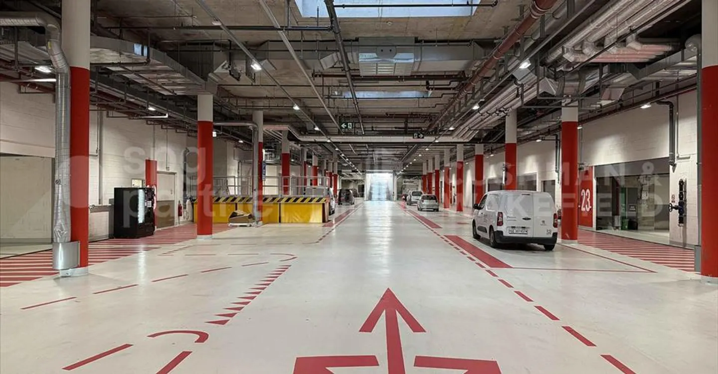 Belles surfaces industrielles et artisanales de 498 m² et 812 m² situées au rez-de-chaussée - Foto 3 von 5