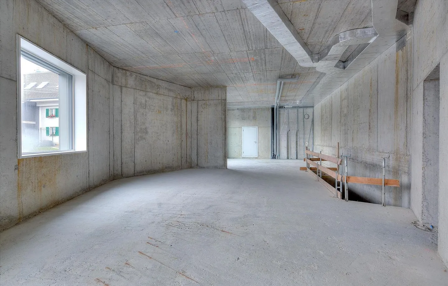 Commercial space on the ground floor for services, sales, or office! - Photo 3 of 7