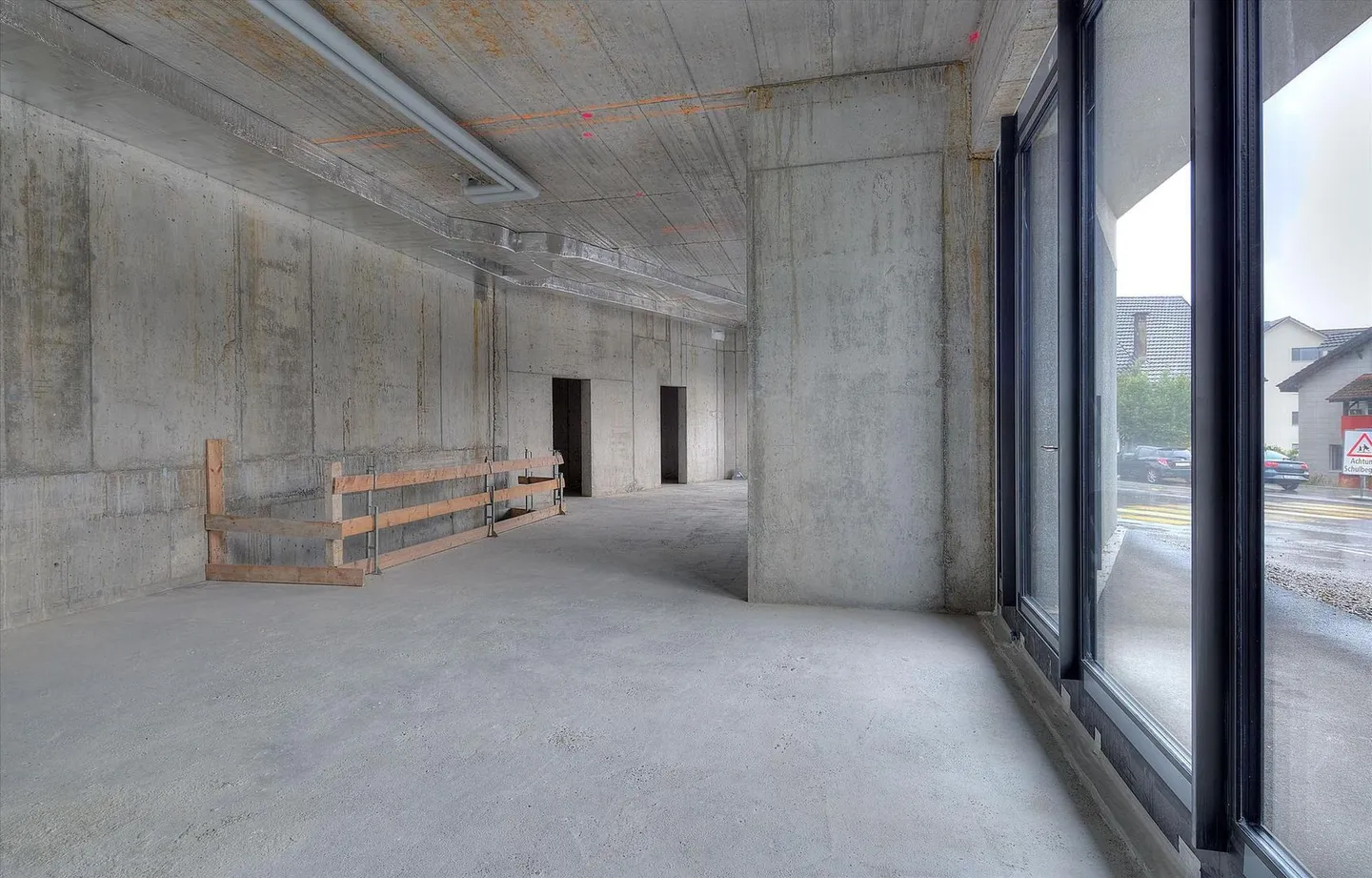 Commercial space on the ground floor for services, sales, or office! - Photo 5 of 7