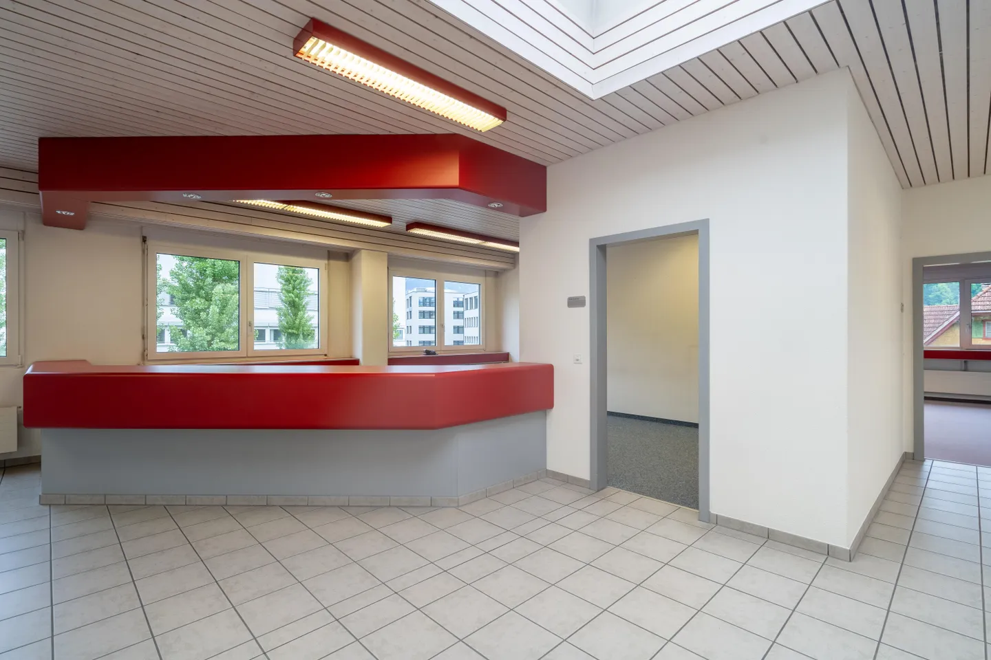 Commercial Property in Sarnen - Photo 2 of 9