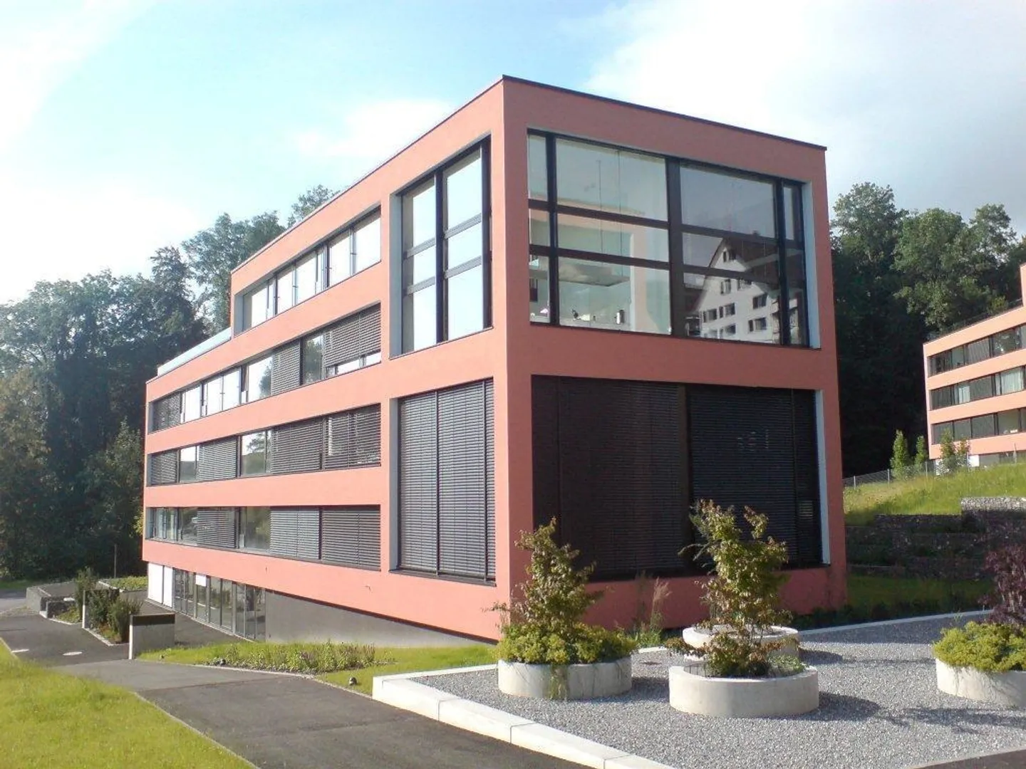 Geräumiges Büro mit Lagerraum - Foto 1 von 4