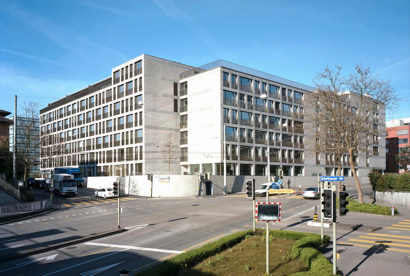 Top modern office and commercial spaces directly at the main train station - Photo 2 of 13