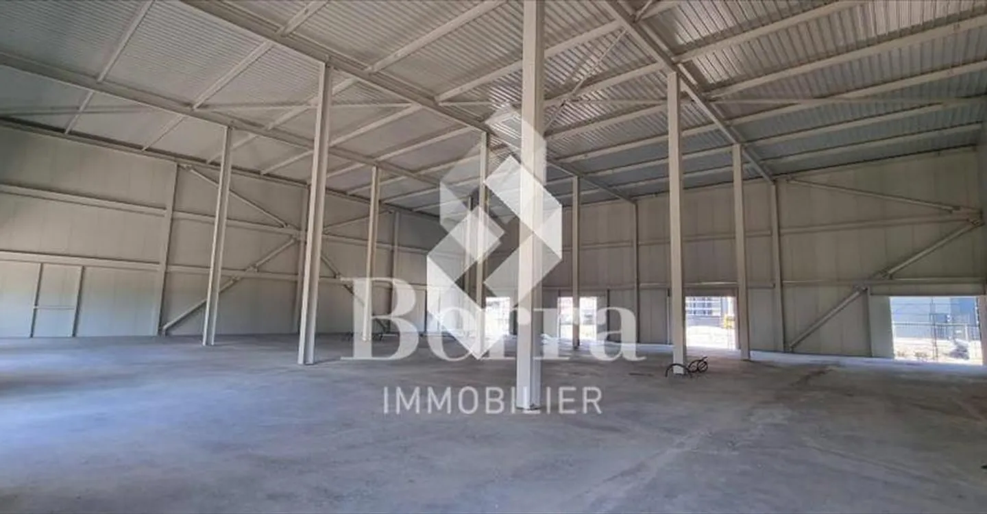 Espace industriel avec ascenseur - Photo 8 sur 13