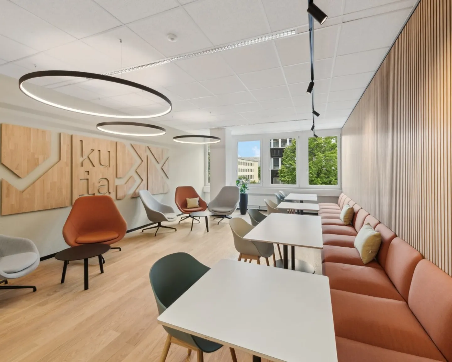 Top Price-Performance: Furnished Offices with Extras - Photo 4 of 12