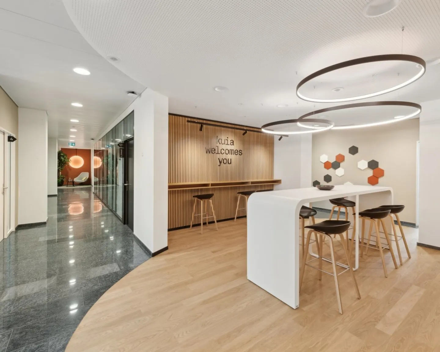 Top Price-Performance: Furnished Offices with Extras - Photo 3 of 12
