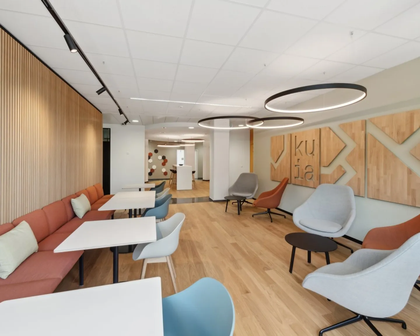 Top Price-Performance: Furnished Offices with Extras - Photo 5 of 12
