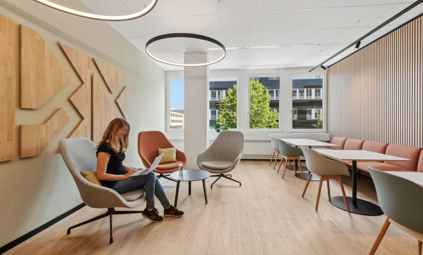 Plus de bureau, moins de coûts – Espaces partagés inclus - Photo 1 sur 12
