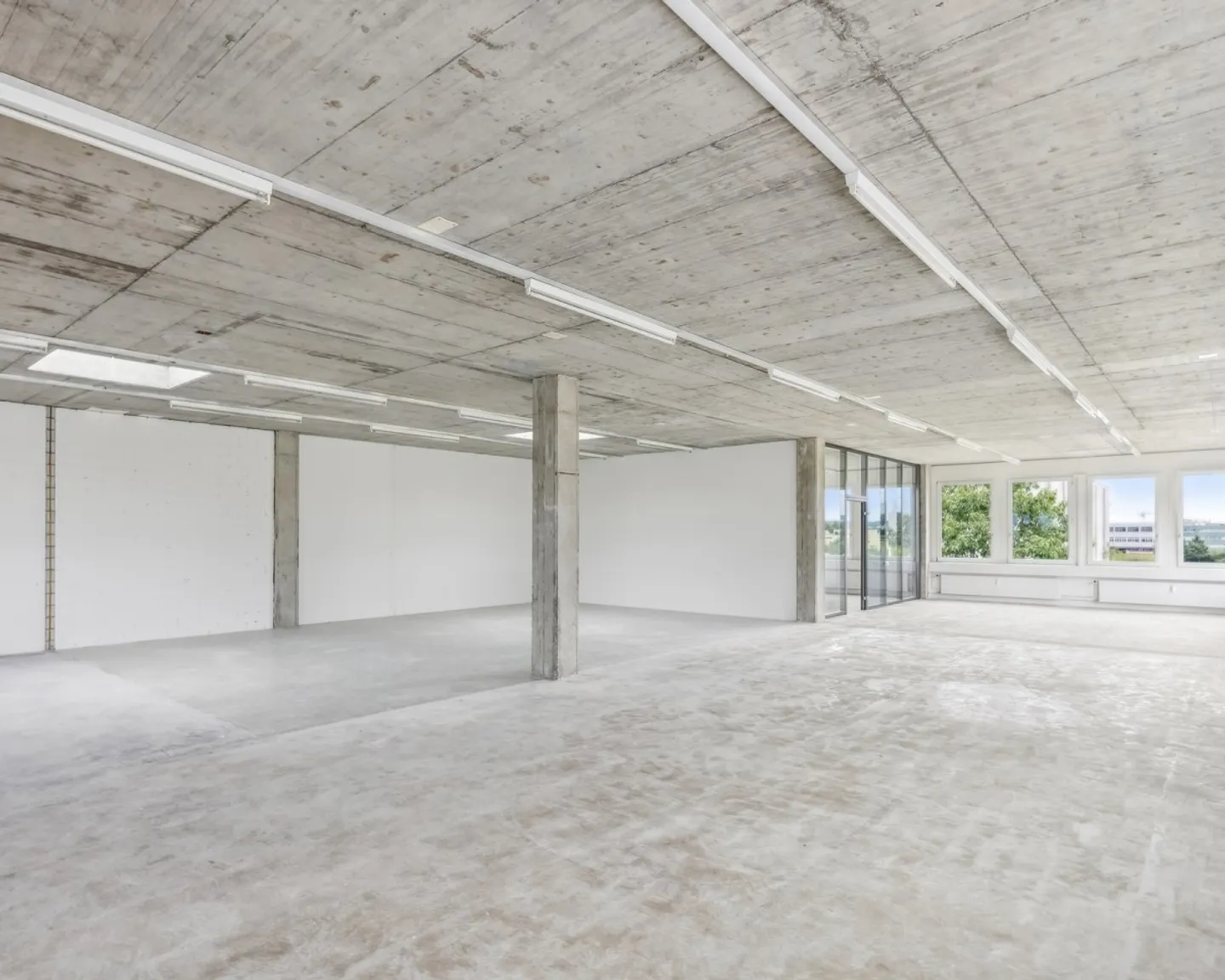 Premises with a View of the Green - Siloring Dintikon - Photo 3 of 8