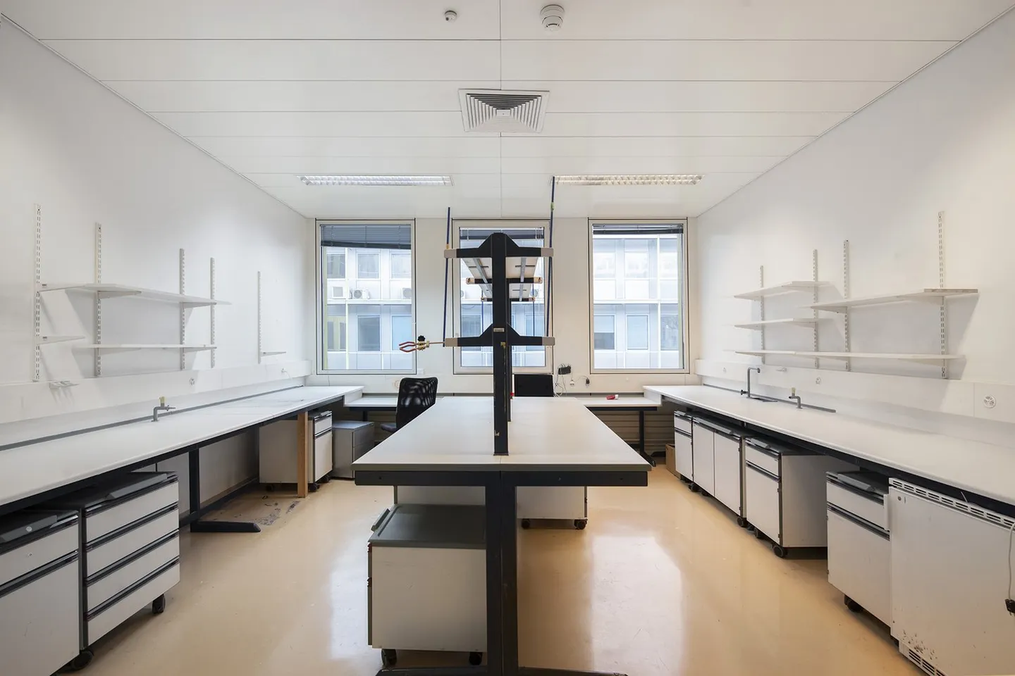 980m2 Laboratorien im 2. Stock des CTN 14 in Plan-les-Ouates - Foto 1 von 11