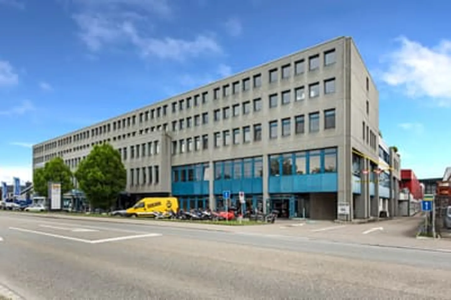 Retail and workshop space with 291m2 in the Rümlang airport area for rent immediately - Photo 2 of 4