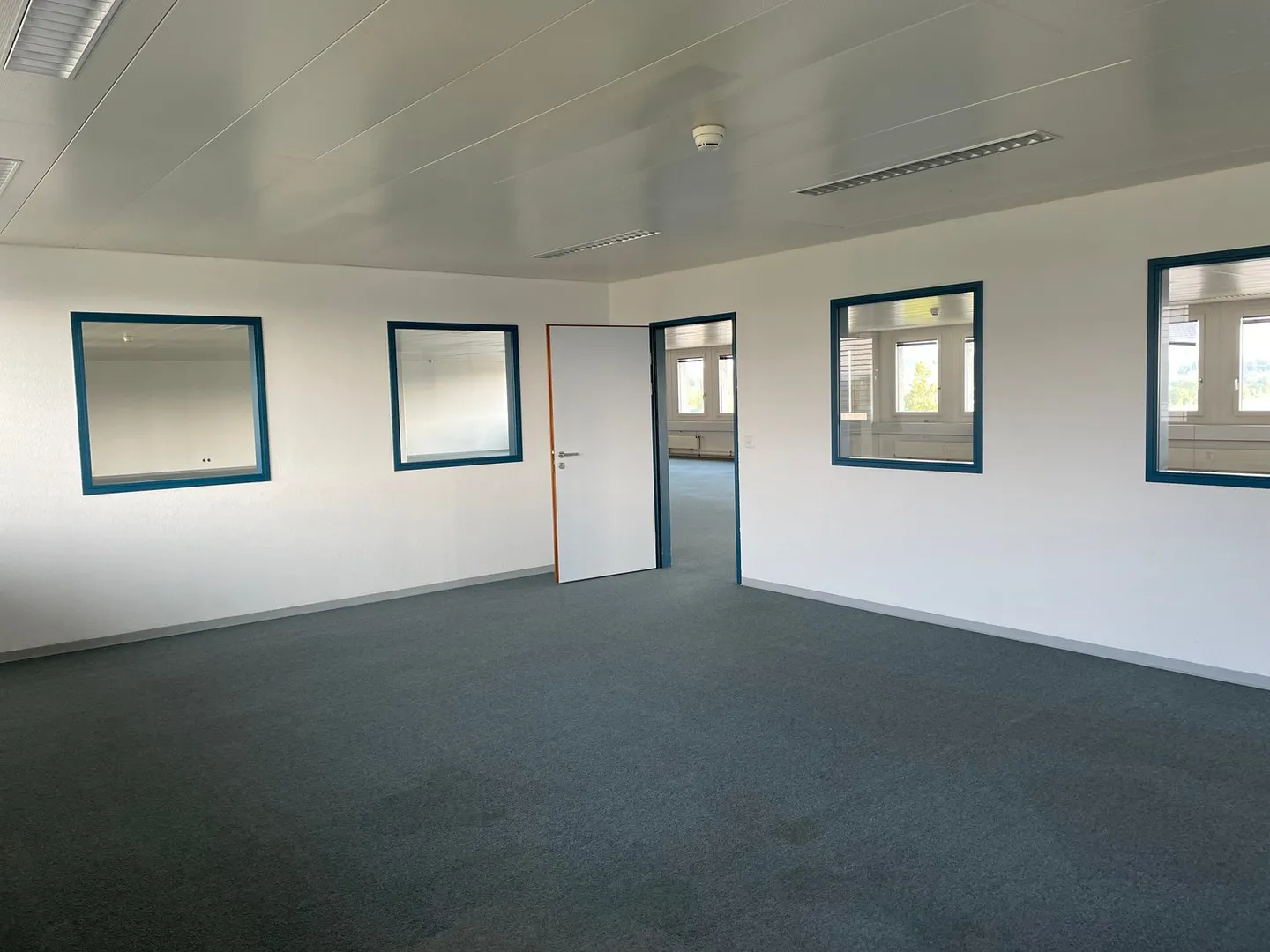 Spazio ufficio di 540m2 nell'area aeroportuale di Rümlang disponibile per affitto immediato - Foto 4 di 7