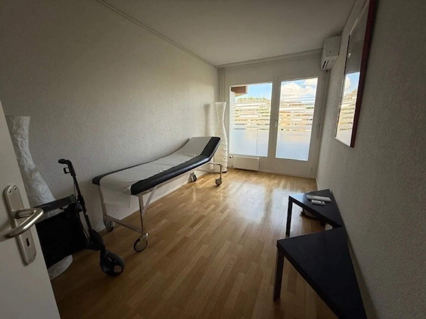 Industry 4 rooms - Photo 4 of 7