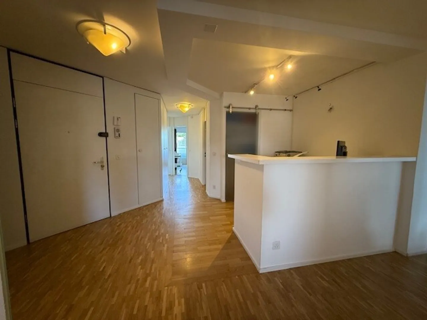 Industry 4 rooms - Photo 2 of 7