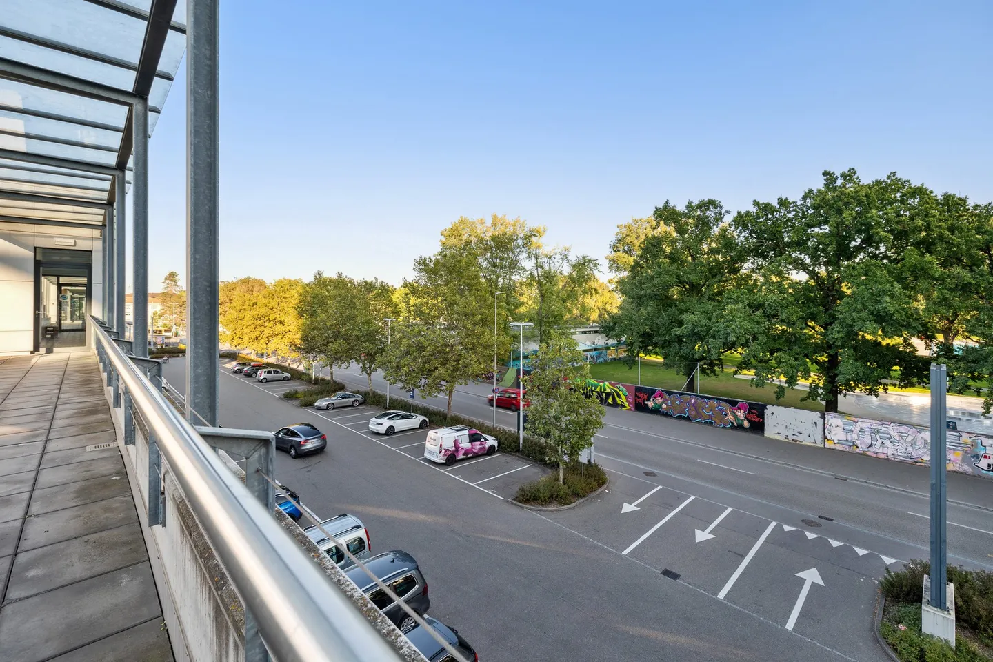 Espace de bureau agrandi avec terrasse généreuse - Photo 7 sur 8