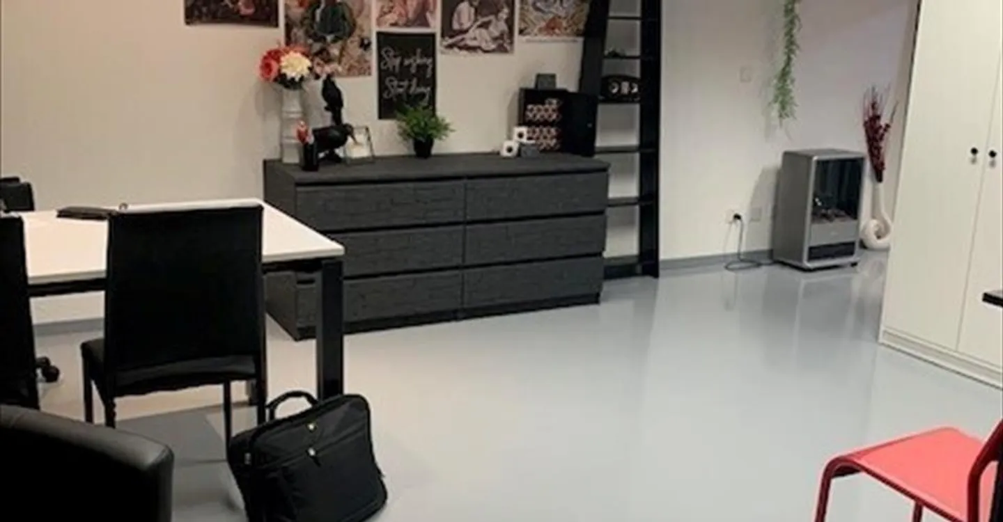 Industrial 1 room - Photo 9 of 9