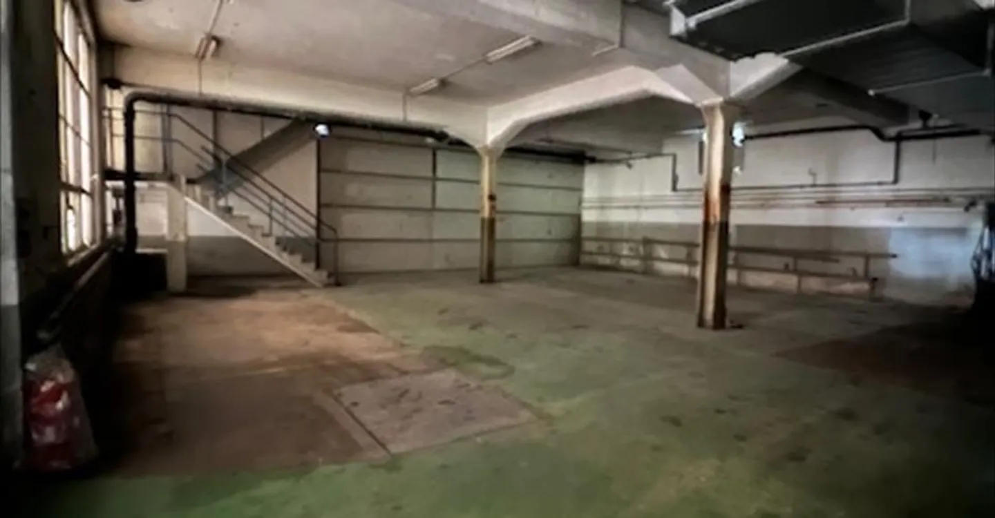 Espace Atelier Spacieux à Louer - Photo 2 sur 4