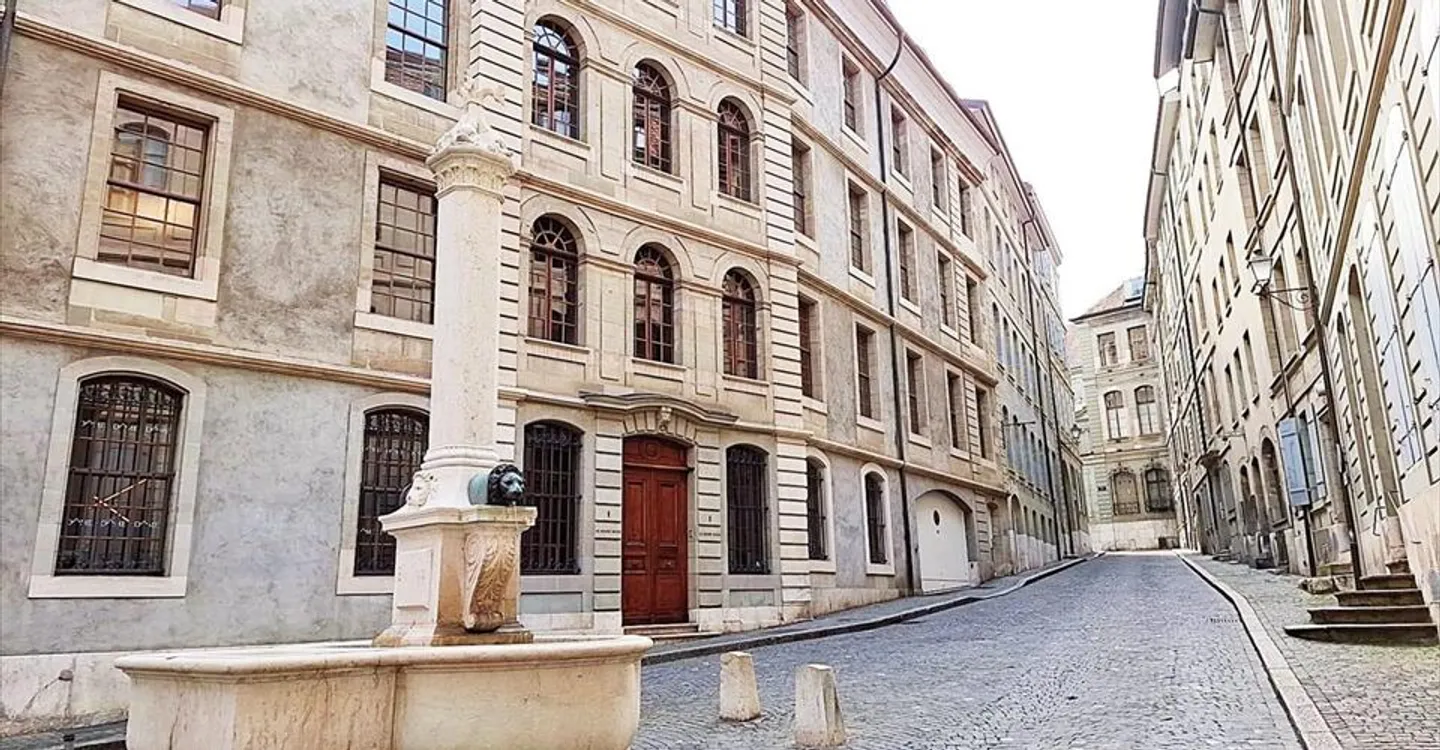 Bureau de Luxe au Coeur de la Vieille-Ville - Photo 1 sur 11
