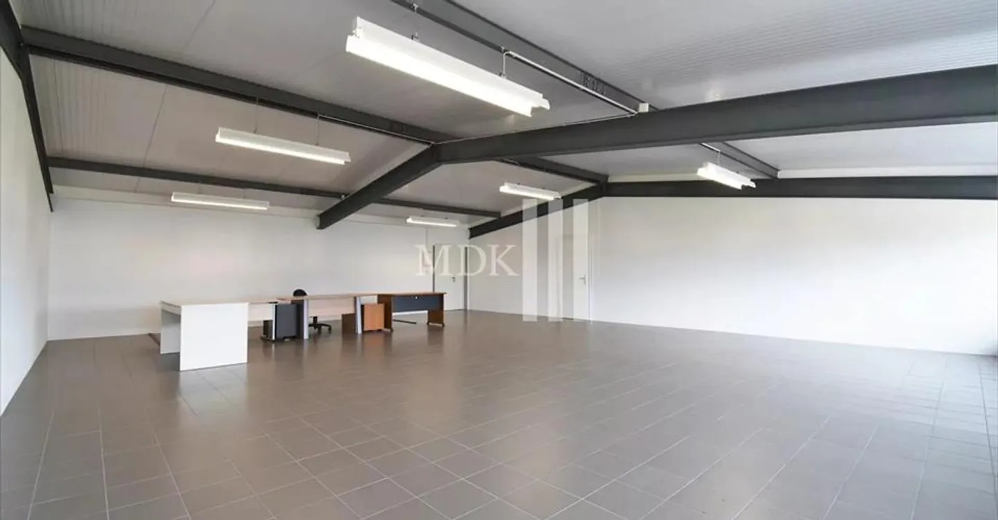 Commercial space 1 room - Photo 3 of 5