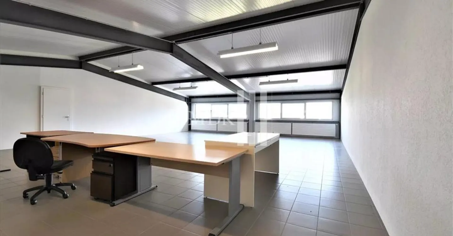 Commercial space 1 room - Photo 2 of 5