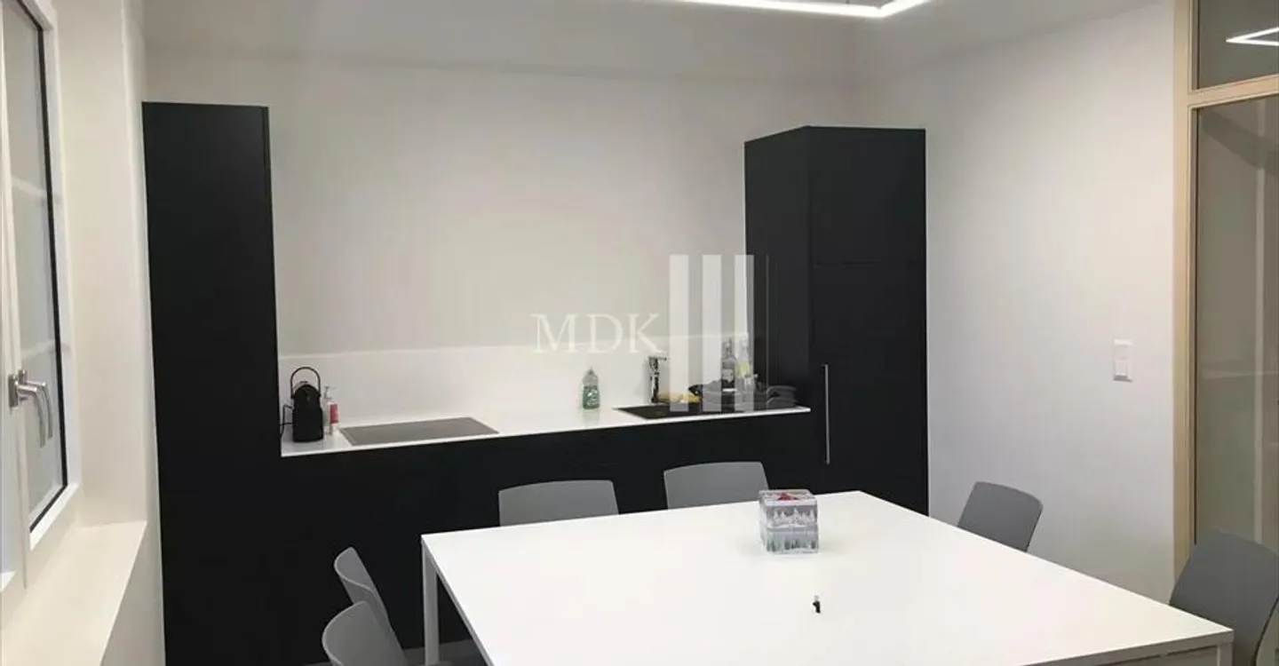 Espace de Bureau Spacieux à St-Maurice - Photo 5 sur 7