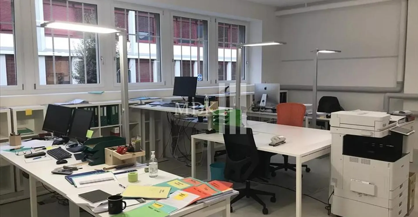 Espace de Bureau Spacieux à St-Maurice - Photo 1 sur 7