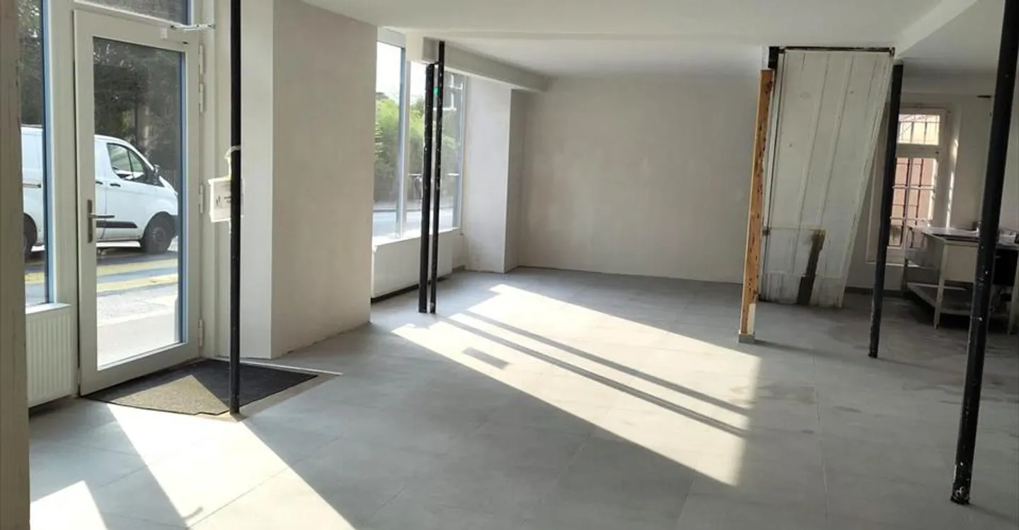 Commercial 1.5 rooms - Photo 1 of 13