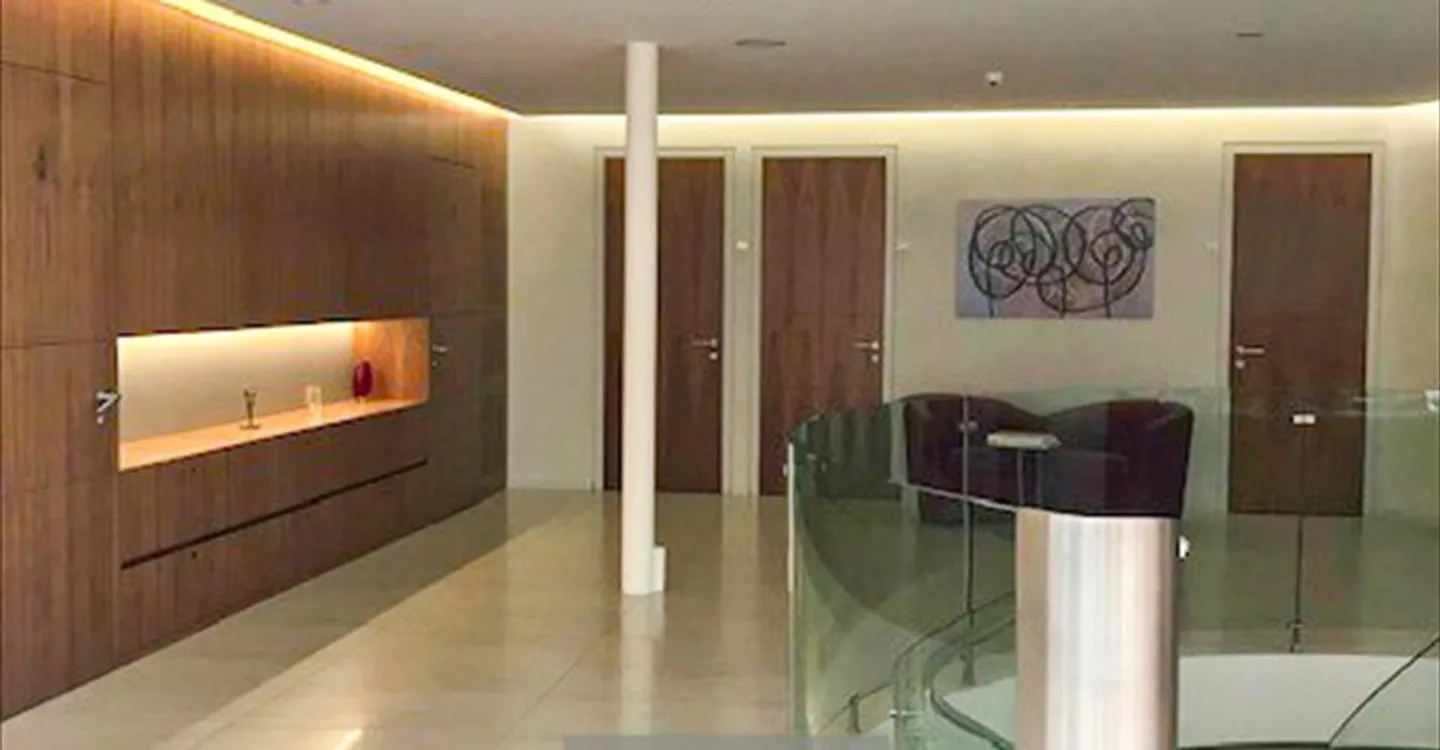 Office 26 rooms - Photo 1 of 10