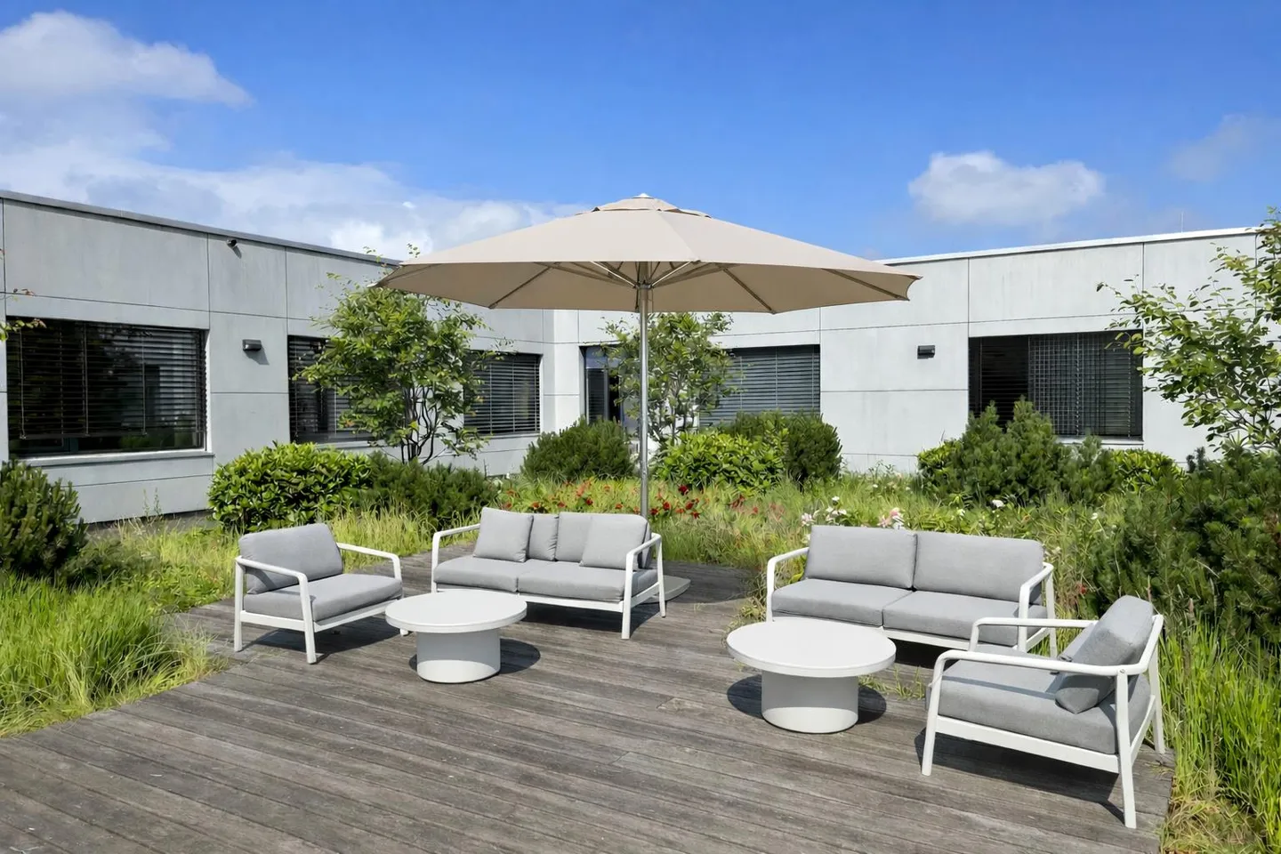 Espace de bureau agrandi avec terrasse généreuse - Photo 1 sur 8