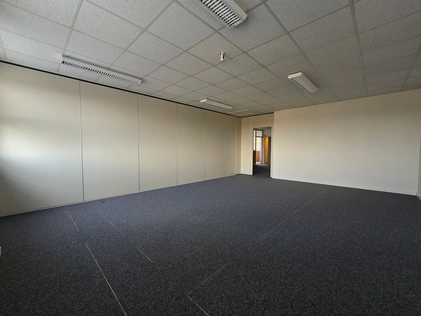 Bright office of 156m2 – Special offer! 2 first rents free - Photo 5 of 10