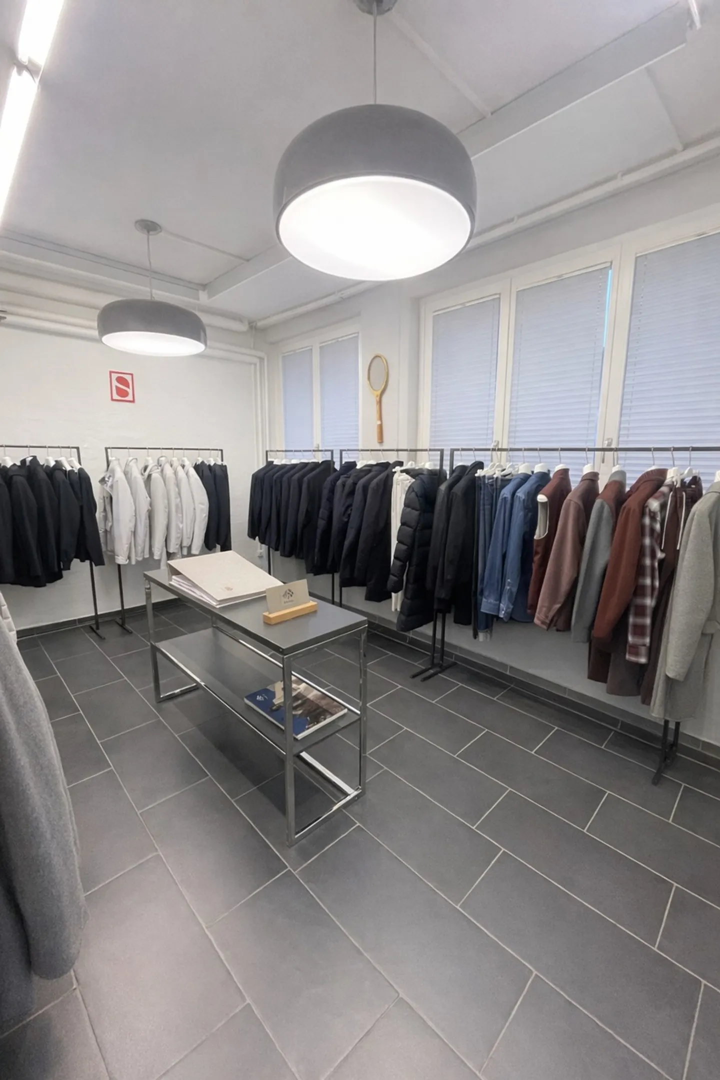 Versatile commercial space/workshop with showroom character for rent! - Photo 8 of 13