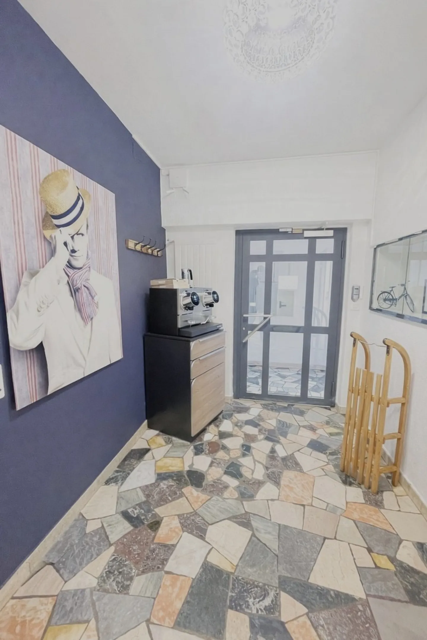 Versatile commercial space/workshop with showroom character for rent! - Photo 10 of 13