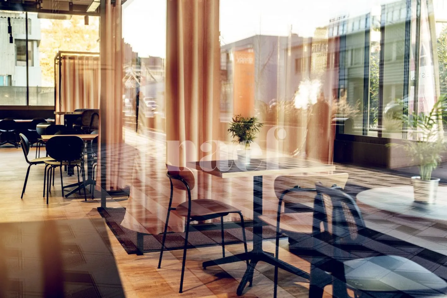 Espace industriel avec terrasse - Photo 2 sur 4