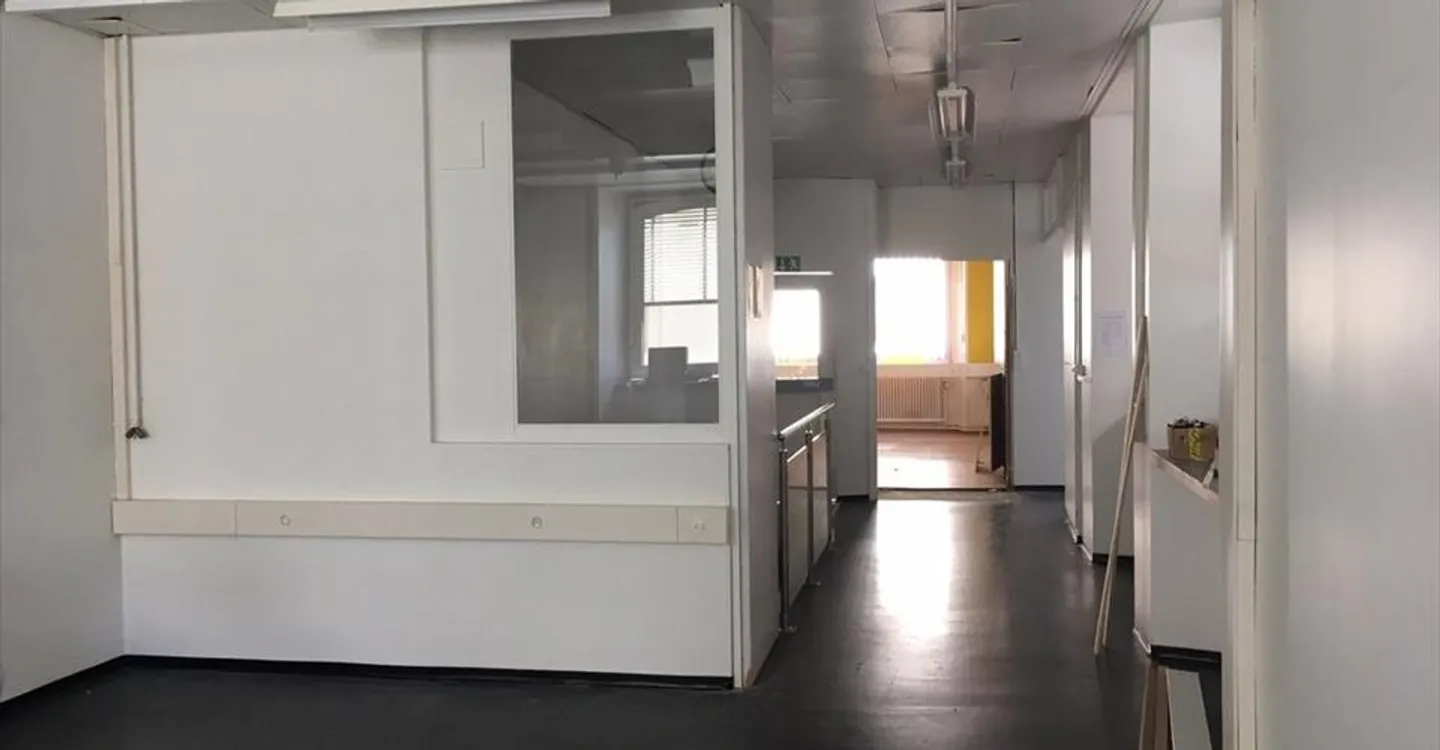 Espace Commercial Polyvalent - Photo 2 sur 4