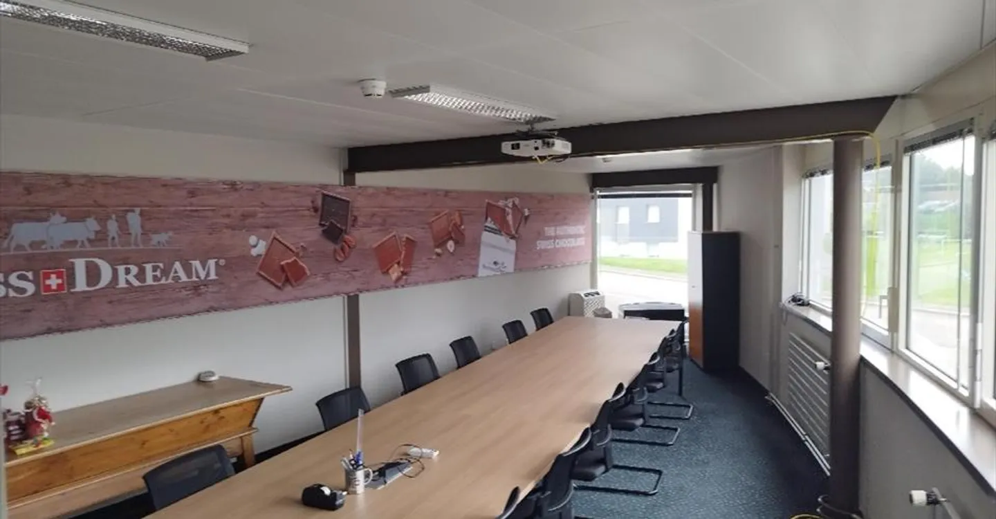 Bureau spacieux avec parking - Photo 1 sur 13
