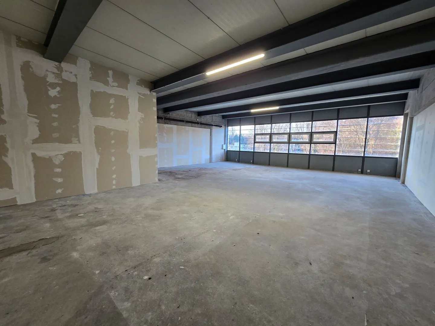 Geräumige Werkstatt in Crissier - Foto 1 von 7