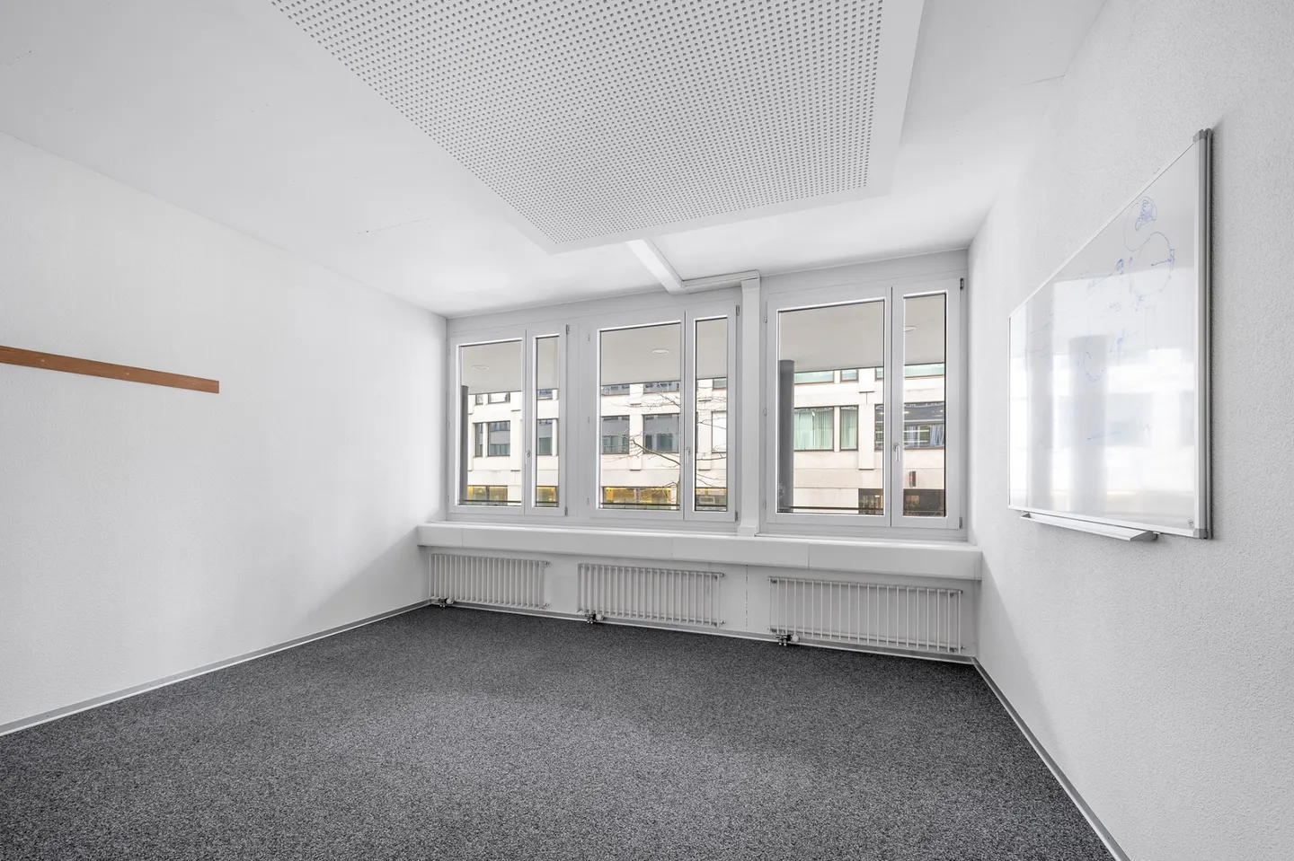 Your new business location directly at Winterthur train station! - Photo 3 of 9