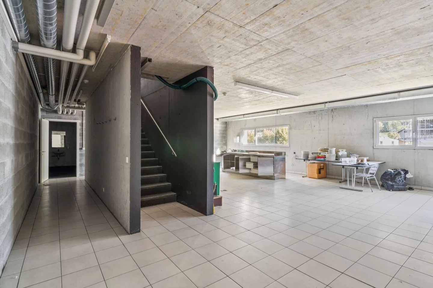Studio/Shop 622 m2 with Kitchen – Adaptable – Close to Amenities - Photo 6 of 6