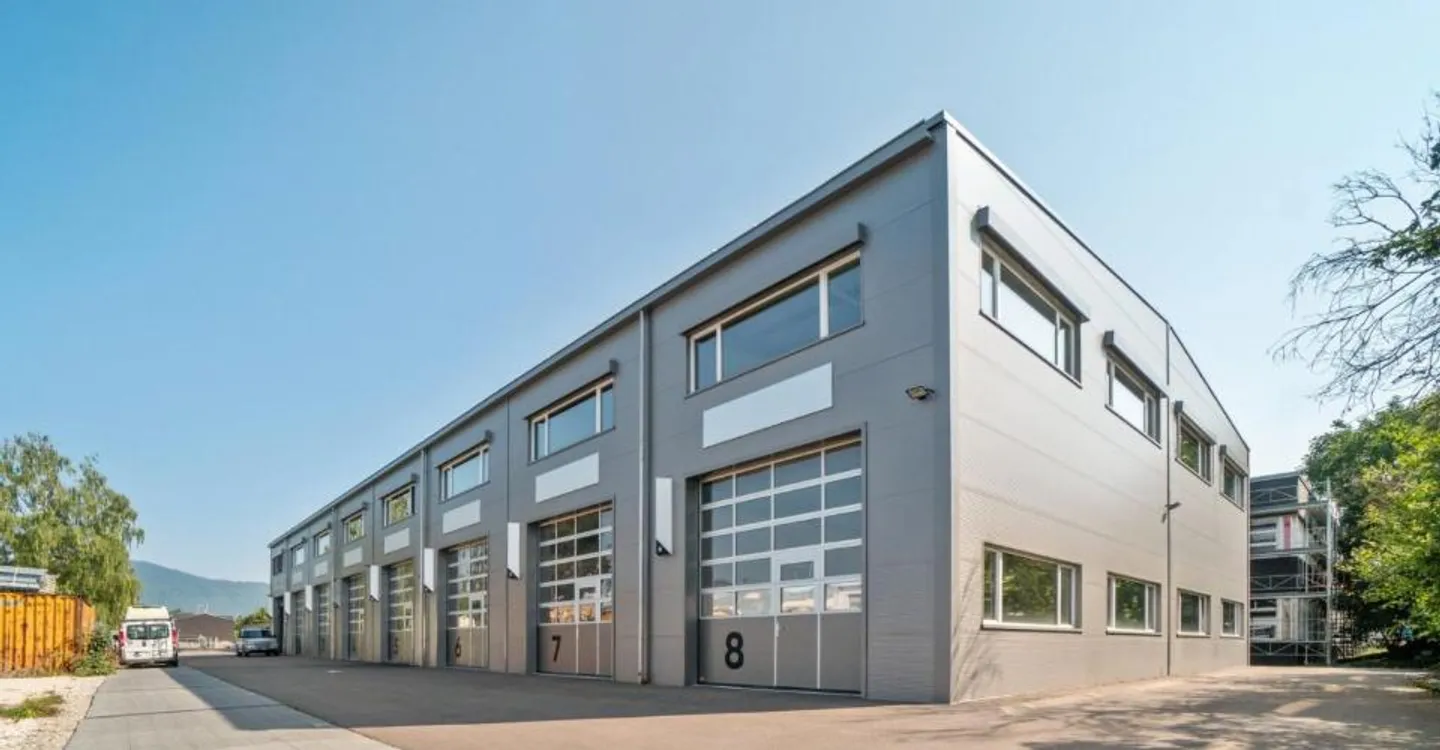 Local commercial duplex de 140m2 â€“ Usine relais (nombreuses places de parc disponibles) - Photo 1 sur 5