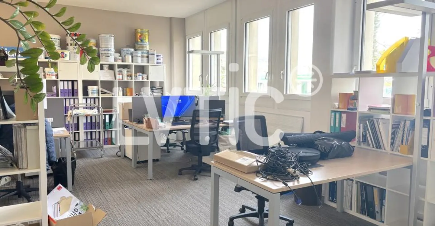 Bureau spacieux à Bussigny - Photo 3 sur 7
