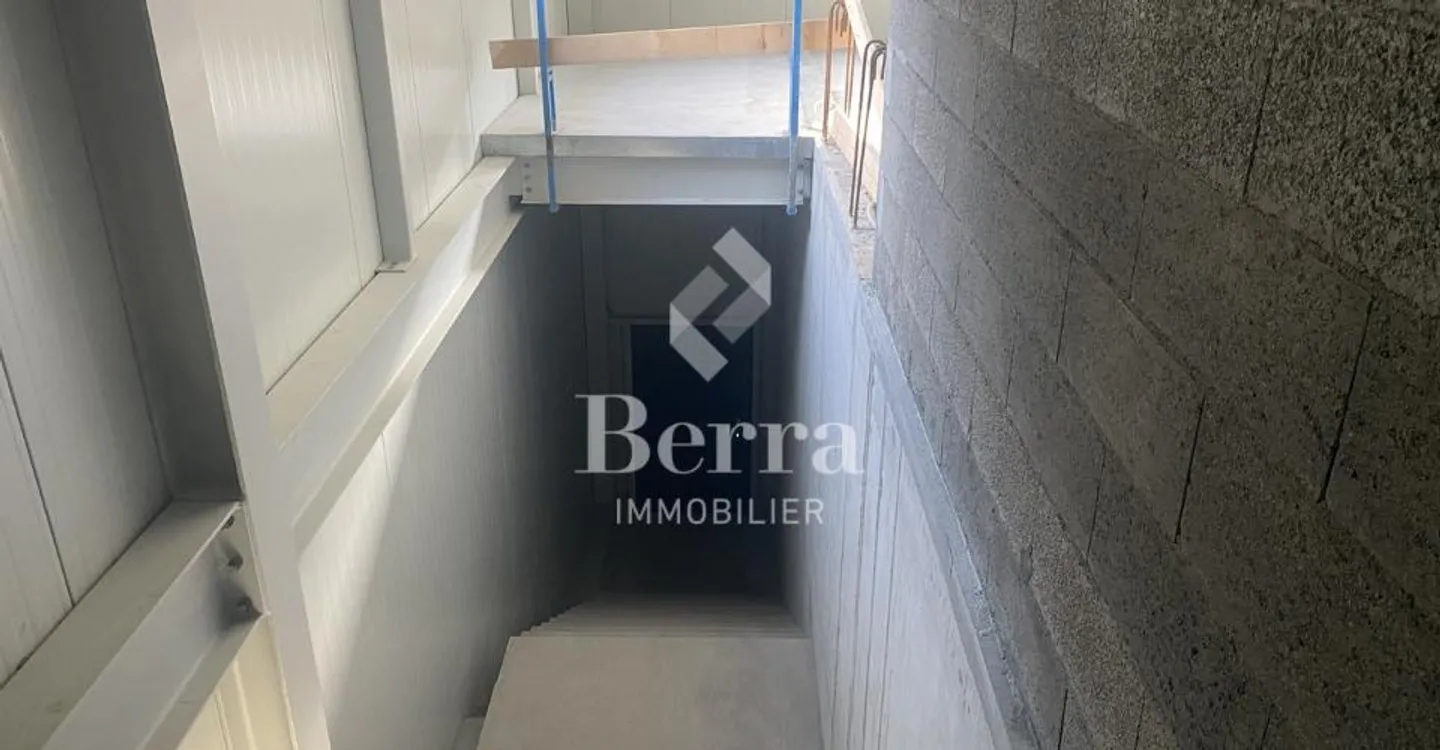 Espace industriel avec ascenseur - Photo 6 sur 13