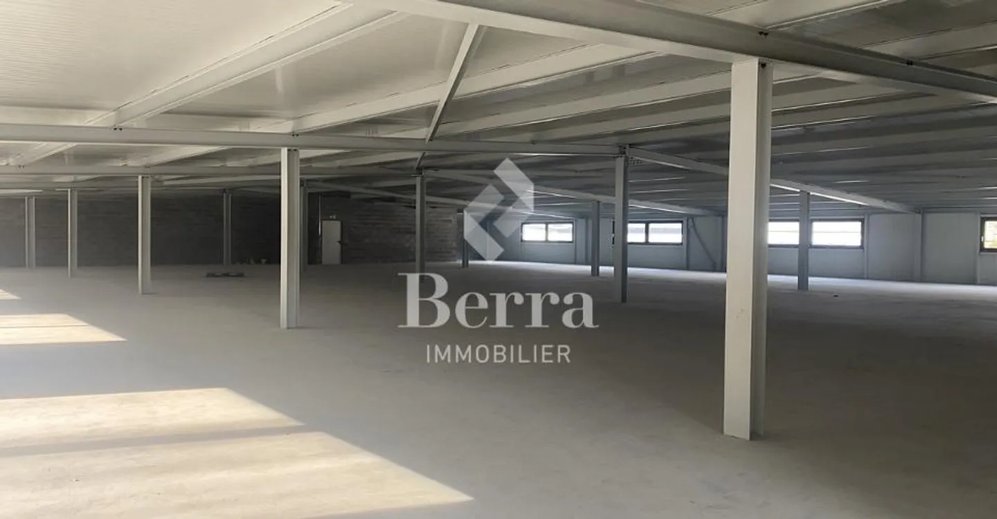 Espace industriel avec ascenseur - Photo 10 sur 13