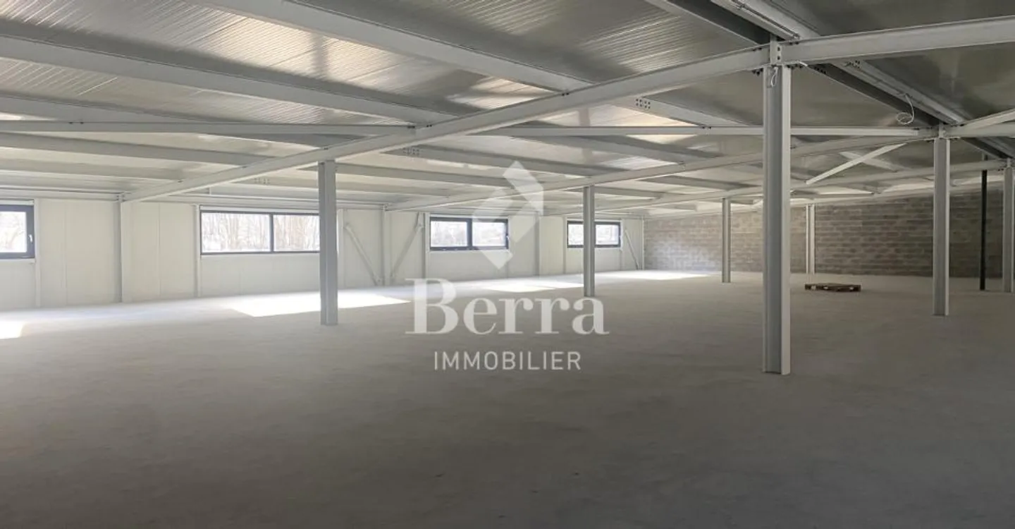 Espace industriel avec ascenseur - Photo 9 sur 13