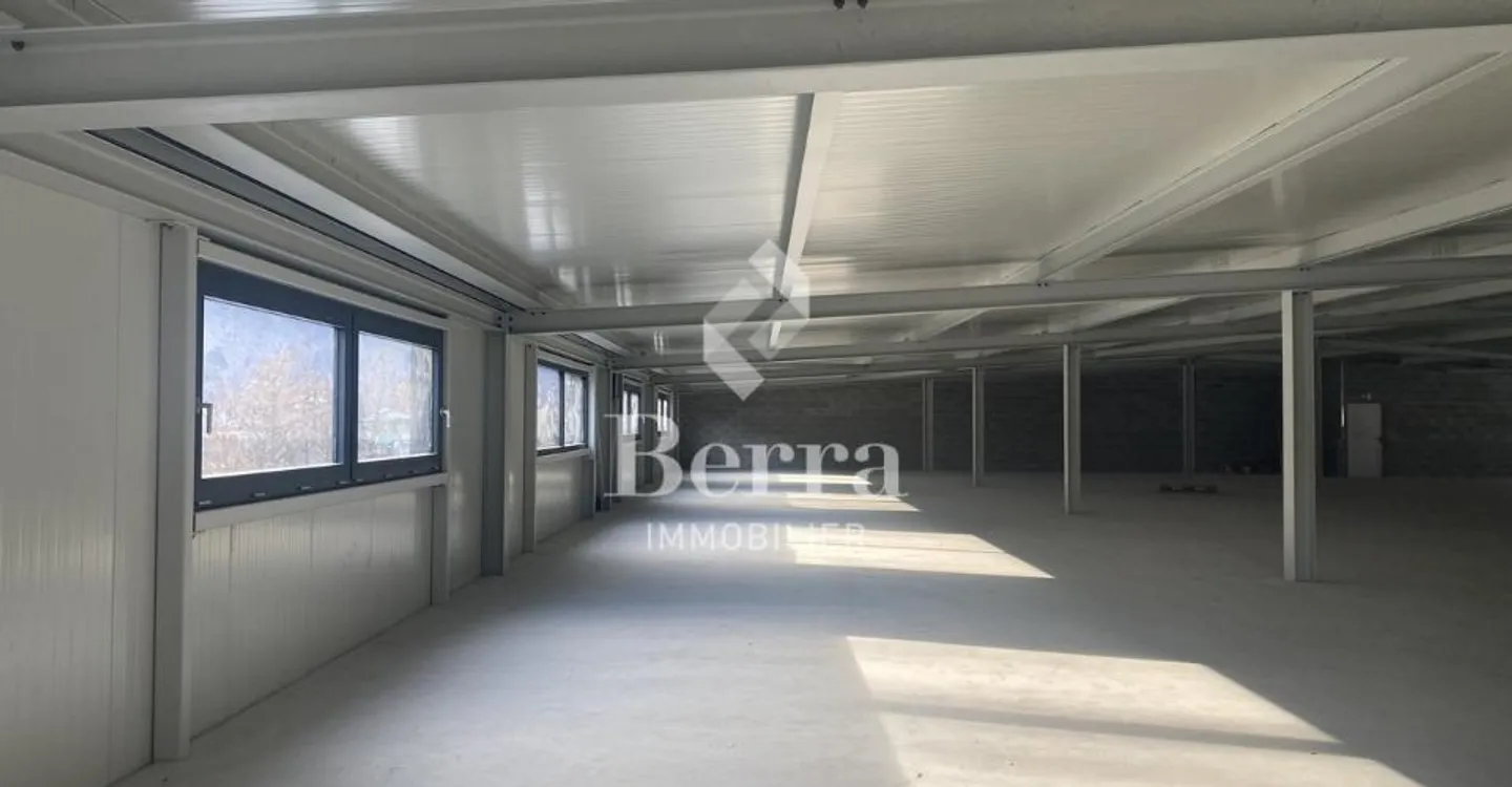 Espace industriel avec ascenseur - Photo 11 sur 13