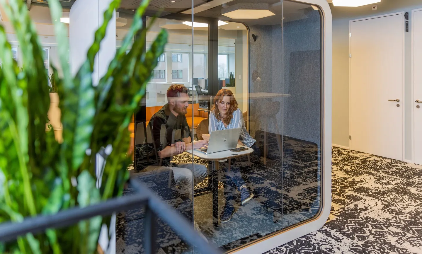 Ufficio per team moderno attrezzato per 3 persone - pronto all'uso - Foto 1 di 13